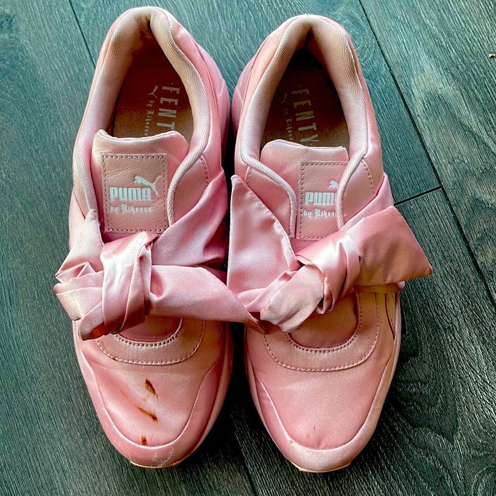 Rihanna original Fenty Pink Sneaker!